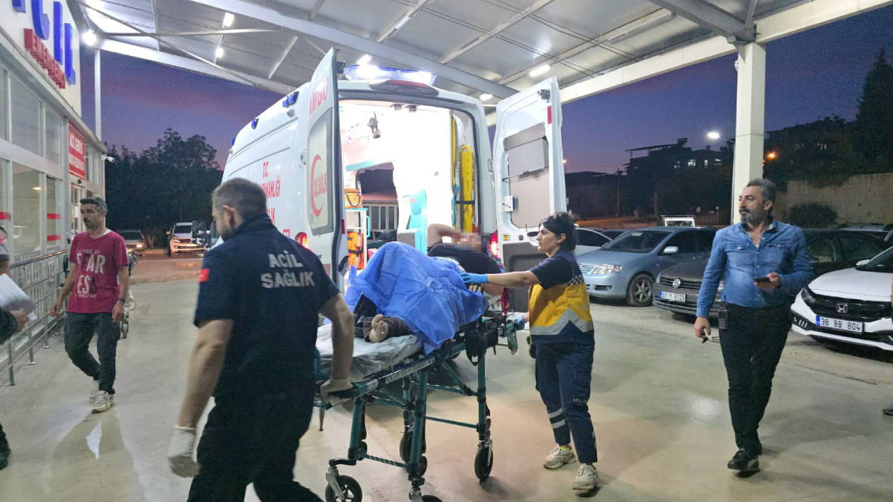 Adana’da Şok Eden Aile İçi Şiddet: Baba Kızını Bıçaklayarak Kaçtı