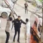 sokak-ortasinda-engelli-gence-saldiri-annesine-de-acimadilar-Q8lxxWmk